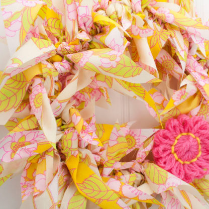 13” Vintage Fabric Rag Wreath w/ Pink Daisy