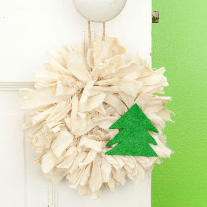 Tea Stained Mini Rag Wreath with Tree