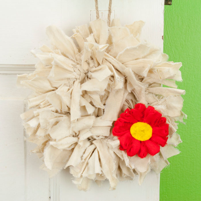 Tea Stained Mini Rag Wreath with Red Daisy