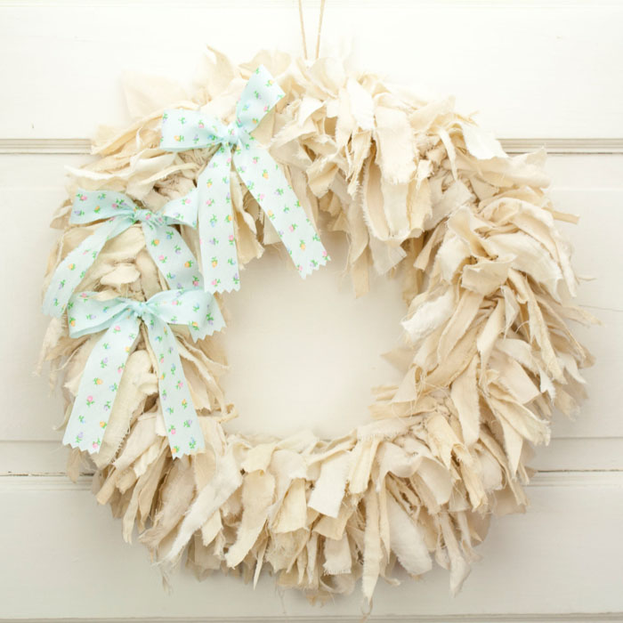 Vintage Style Rag Wreath with Tulip Print Bows