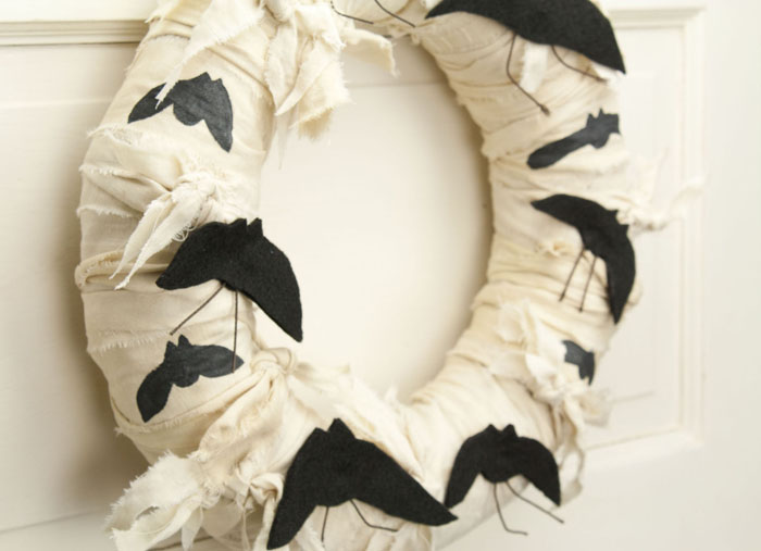 12" Black Bats Painted Wreath