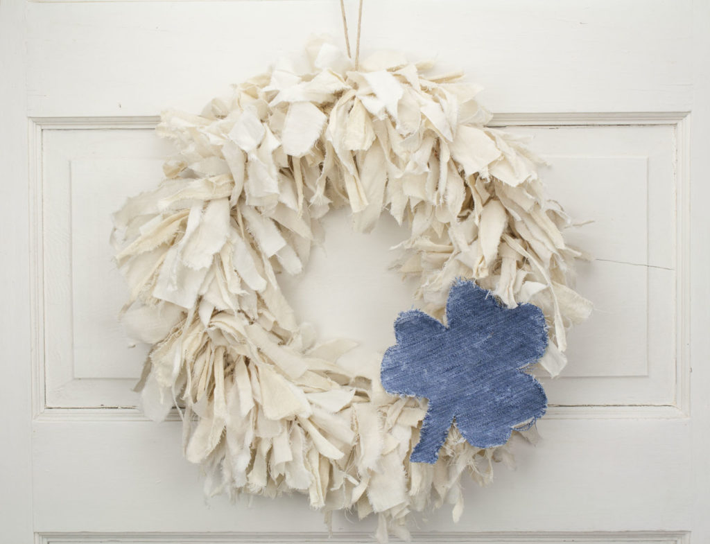 15" Vintaged Rag Wreath with Blue Jean Clover