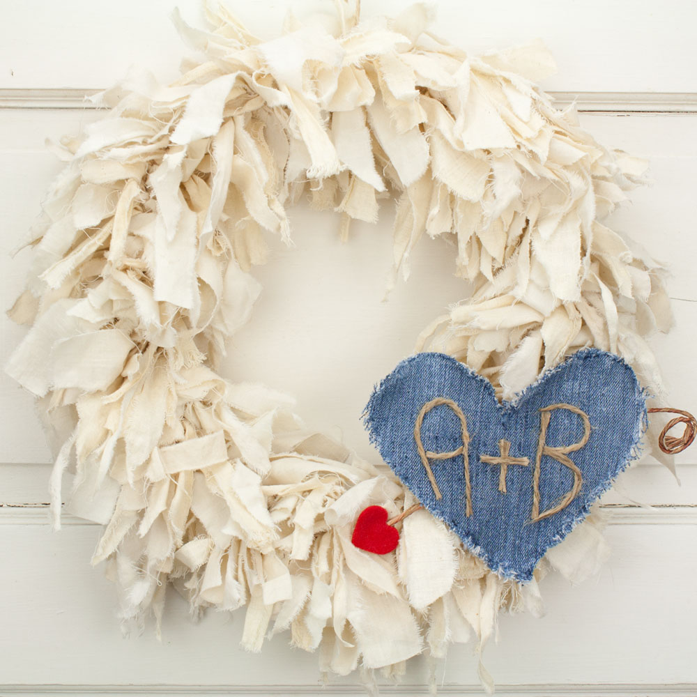 15" Vintaged Rag Wreath with Personalized Heart & Arrow