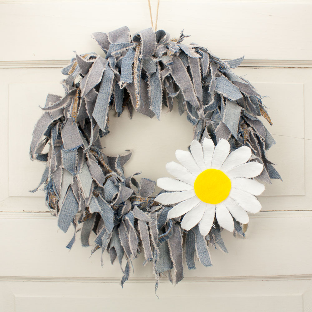 15" Blue Jean Rag Wreath with Daisy