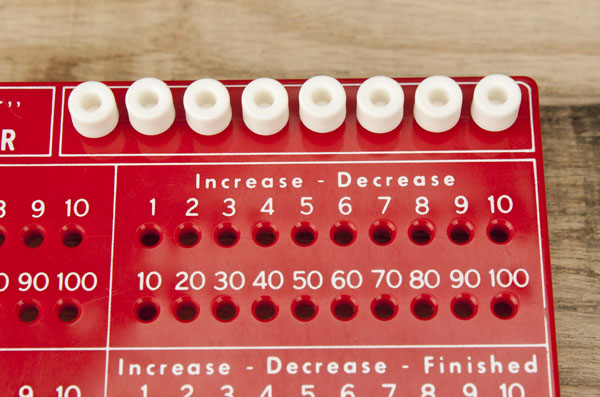 Susan Bates Peg It knitting counter with replacement pegs