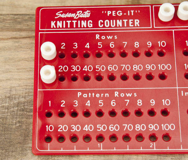 Susan Bates Peg It knitting counter with replacement pegs